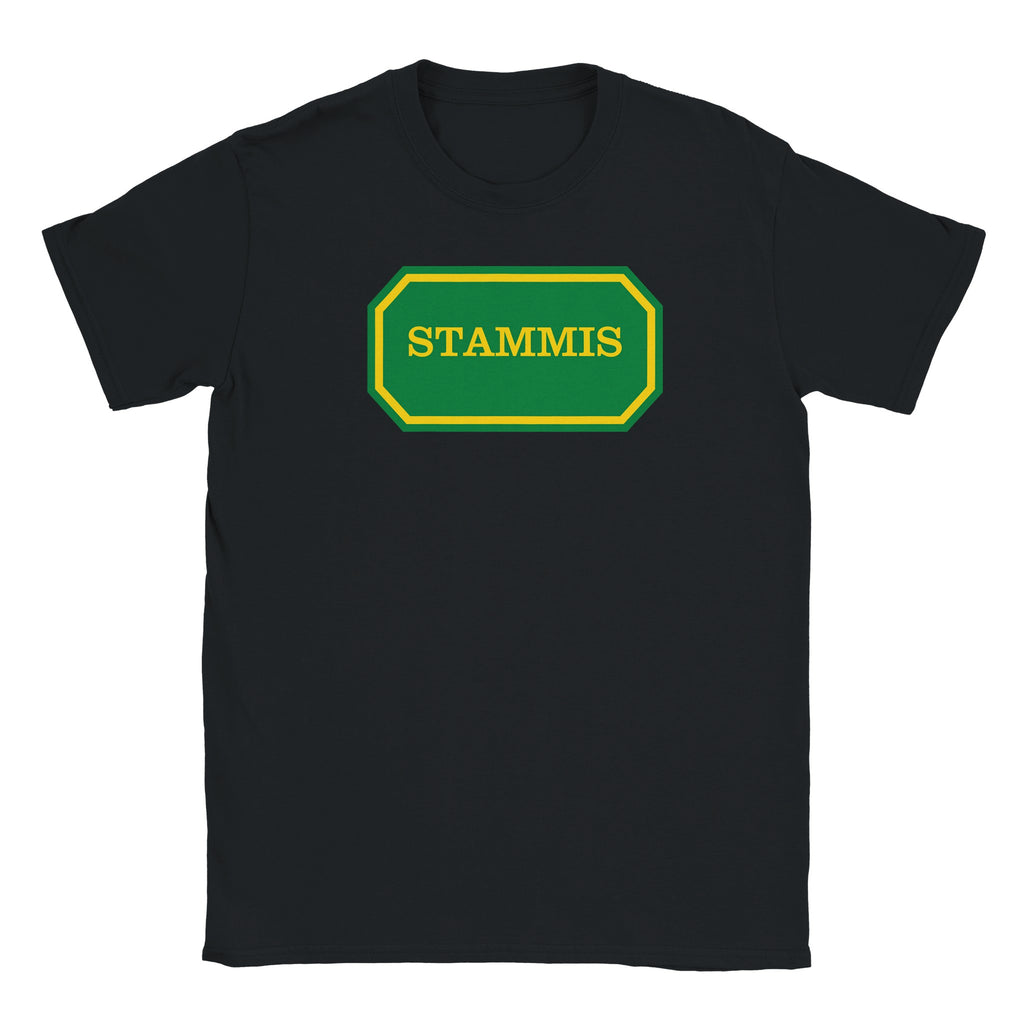 Svart t-shirt med grönt och gult skyltmotiv och texten "Stammis"